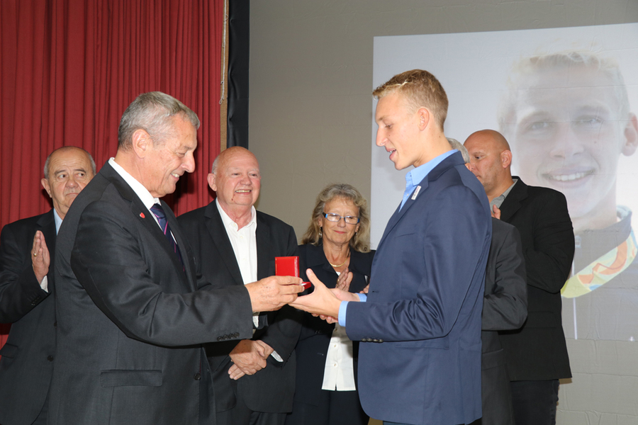 Marc-Antoine Olivier a reçu la médaille d'or de la Fédération Française de Natation